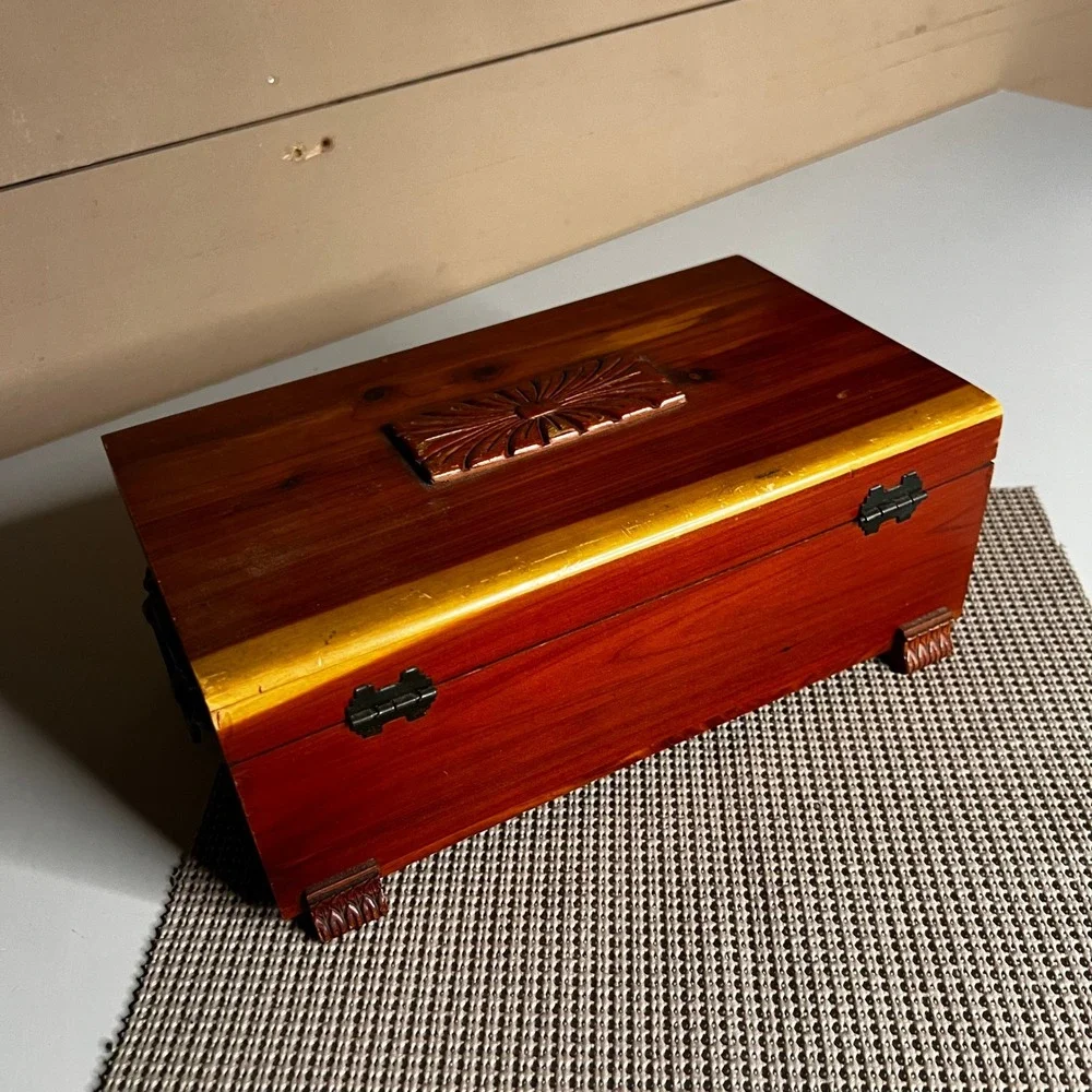 Vintage Hand‎ Carved Cedar Wood Jewelry Box Keepsake Chest Footed Latch 1950s